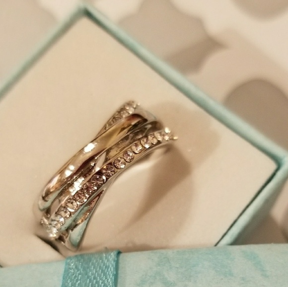 Stunning Sterling Silver Ring - Picture 4 of 5